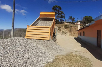 GAD Colaisaca, Trabaja en el mejoramiento vial.